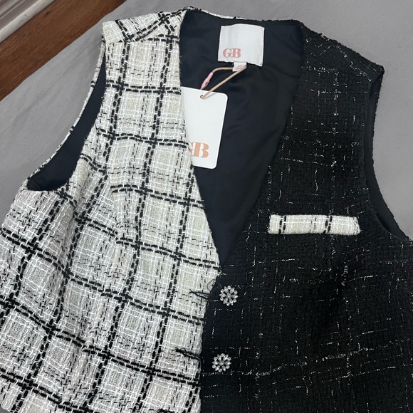 Vest - Picture 1 of 2